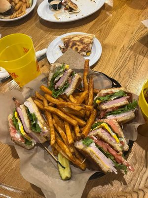 The Landing Eatery & Pub by null