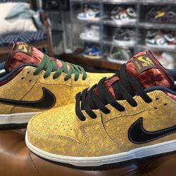 United Kicks - Nike sb dunk low city of cinema size 10.5 the quality of the material and the attention to detail makes this a heater.....