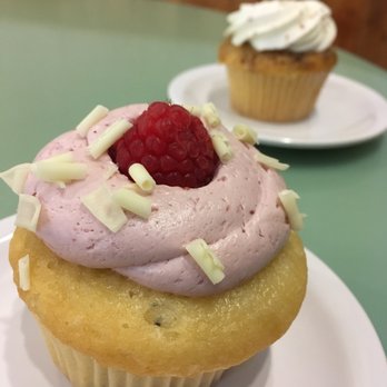 Molly's Cupcakes - White Chocolate Raspberry Cupcake - Desserts Near Me - Chicago, Illinois Molly's Cupcakes - White Chocolate Raspberry Cupcake - Desserts Near Me - Chicago, Illinois