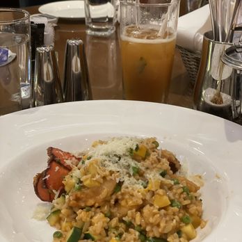 Café Landmark - Lobster risotto and peach tea - Cafes Near Me - Hong Kong, HK Café Landmark - Lobster risotto and peach tea - Cafes Near Me - Hong Kong, HK