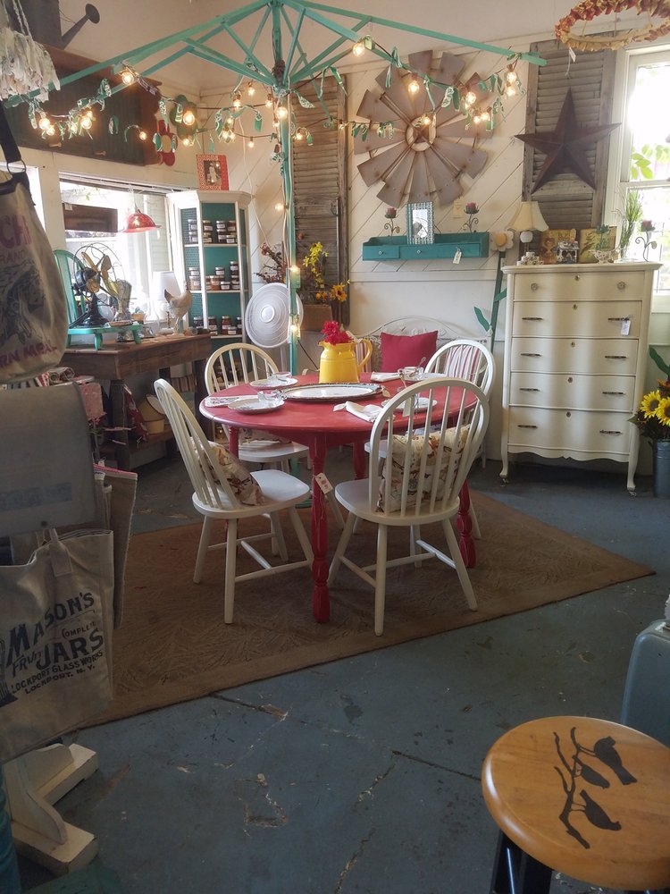 BLUE SKY MARKET Updated October 2024 163 S Washington St, Sonora