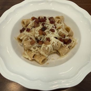 Salina - Carbonara - Mediterranean Near Me - Los Angeles, California