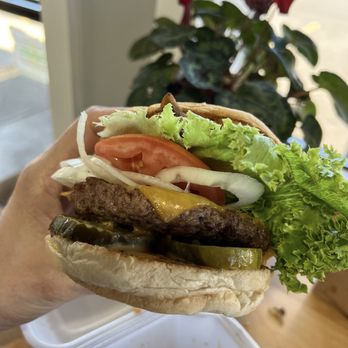 Mountain Burgers - Burgers Near Me - Silverton, Oregon