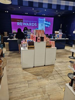Bath & Body Works by null