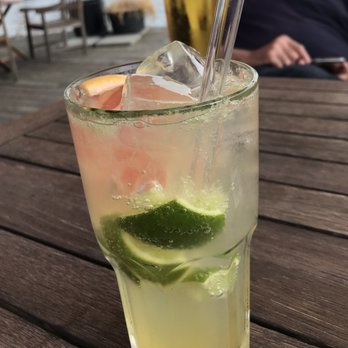 Altefähr - Altefähr Hafen. Alkfreier Cocktail, Buhne9 - Hotels & Travel Near Me - Altefähr, MV
