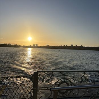 On the Hiyu - Sunset off the back of the Hiyu - Venues & Event Spaces Near Me - Seattle, Washington On the Hiyu - Sunset off the back of the Hiyu - Venues & Event Spaces Near Me - Seattle, Washington