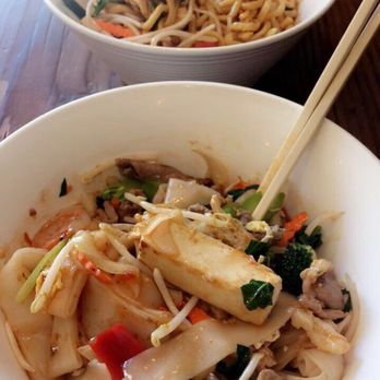 Toss Noodle Bar - Flat rice noodles (Japanese Combination) - Asian Fusion Near Me - Berkeley, California Toss Noodle Bar - Flat rice noodles (Japanese Combination) - Asian Fusion Near Me - Berkeley, California