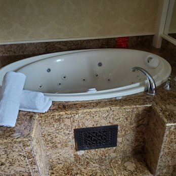 Meadowmere Resort - The jacuzzi in room 202 very relaxing! - Hotels Near Me - Ogunquit, Maine