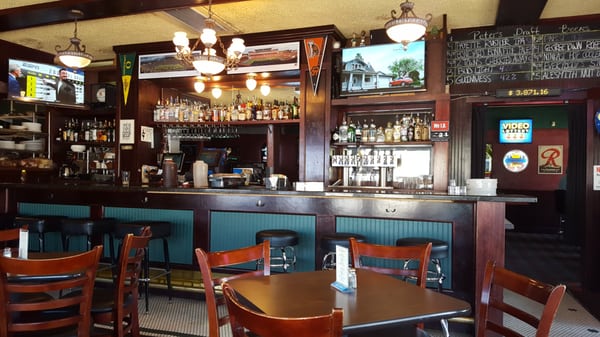 Peter's Bar and Grill by null