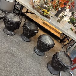 Roundabouts Consignments - Planters