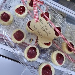 incredEbites - Classic New York with cherries