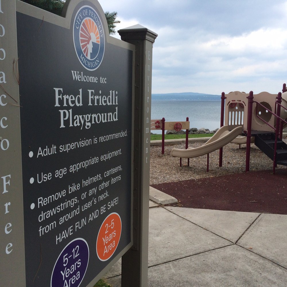 Super nice park for kids!! TWO PLAYGROUNDS!! Super nice park for kids!! TWO PLAYGROUNDS!!