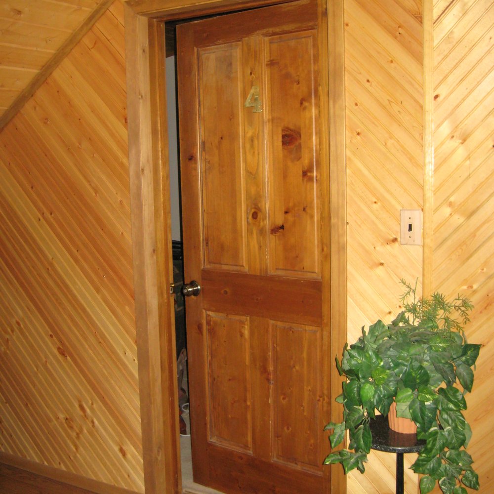 Diamond Willow Inn - room entrance (top left room) - Guest Houses Near Me - Delta Junction, Alaska