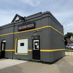 Arcane Pizza - Outside