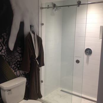 Renaissance Cincinnati Downtown Hotel - Shower - Hotels Near Me - Cincinnati, Ohio Renaissance Cincinnati Downtown Hotel - Shower - Hotels Near Me - Cincinnati, Ohio