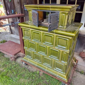 Three Sisters Sanctuary - Vintage stove - Parks Near Me - Goshen, Massachusetts