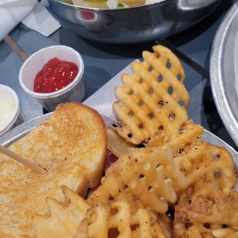 Wooly's - waffle fries were soooo good - Seafood Near Me - Pismo Beach, California