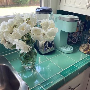 Casita Gundry - Bouquet of roses cut from front garden to vase upon my arrival. - Vacation Rentals Near Me - Long Beach, California Casita Gundry - Bouquet of roses cut from front garden to vase upon my arrival. - Vacation Rentals Near Me - Long Beach, California