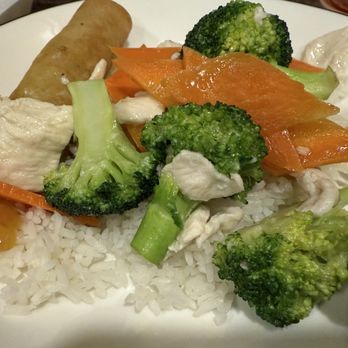 Ching Asian Bistro - Chicken with Broccoli & Eggroll - Chinese Near Me - Franklin, Tennessee