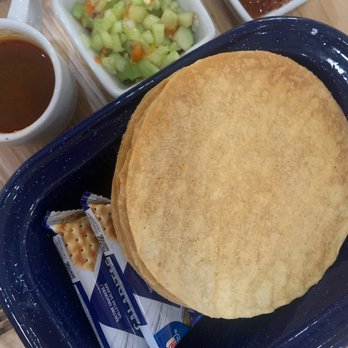 Simar - Complimentary toasted tortillas and dips - Seafood Near Me - Austin, Texas