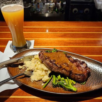 Montsweag Restaurant - NY strip with mashed and broccolini - American Near Me - Woolwich, Maine Montsweag Restaurant - NY strip with mashed and broccolini - American Near Me - Woolwich, Maine