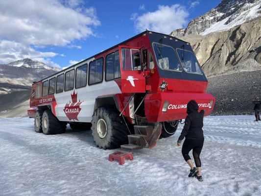 Jasper National Park Icefield Information Centre and Glacier Gallery by null
