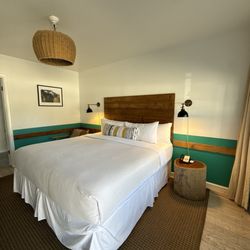 Cambria Beach Lodge - King bed room
