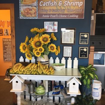 Annie Pearl's Home Cooking - a display of sunflowers and bananas - Buffets Near Me - Taylor, Alabama Annie Pearl's Home Cooking - a display of sunflowers and bananas - Buffets Near Me - Taylor, Alabama