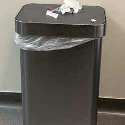 HonorHealth Deer Valley Medical Center - Needles and sterile saline they used on me siting on a garbage can which they never cleaned up. Nasty!