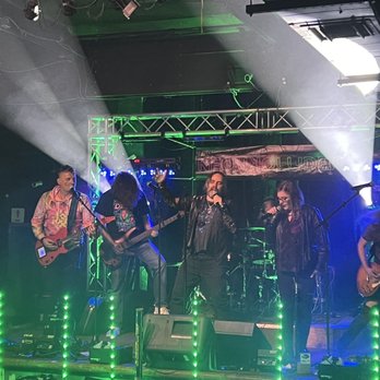 Quarter Note Bar and Grill  - Band on stage - Bars Near Me - Sunnyvale, California