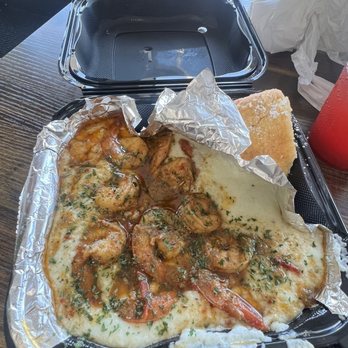 Throwdown Soulfood - Shrimp & Grits - Soul Food Near Me - Long Beach , California
