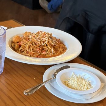 Boulevard Cafe - Spaghetti Spag Di Pollo - chicken, bacon, parsley, garlic, mushrooms, Asiago cheese, tomato-cream sauce - New American Near Me - Daly City, California