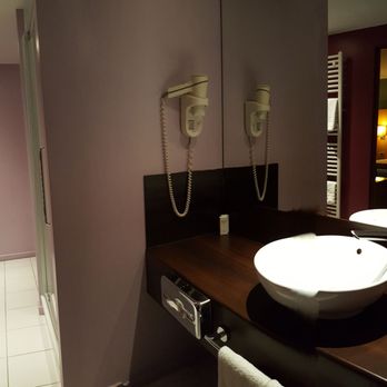 Hôtel de la Couronne - Bathroom in My Room at Husa De La Hotel Couronne - Hotels Near Me - Liège, WLG