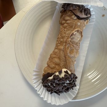 Romolo's Cannoli - Chocolate shell with half white and half chocolate filling dipped with chocolate chip on both ends - Ice Cream & Frozen Yogurt Near Me - San Mateo, California Romolo's Cannoli - Chocolate shell with half white and half chocolate filling dipped with chocolate chip on both ends - Ice Cream & Frozen Yogurt Near Me - San Mateo, California