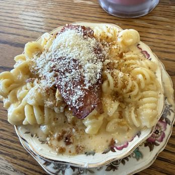 Apple Barrel Deli & Bakery - 4 cheese Mac and Cheese - Bakeries Near Me - Mountain Home, Idaho