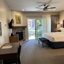 Black Bear Lodge - Room 107