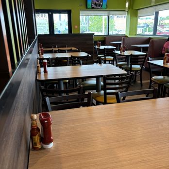 Pollo Campero - Indoor seating - Chicken Shop Near Me - Miami, Florida Pollo Campero - Indoor seating - Chicken Shop Near Me - Miami, Florida