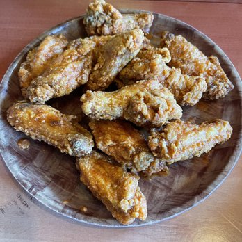 Hooters - Medium wings - Sports Bars Near Me - Sunrise, Florida