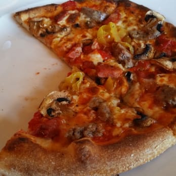 Al Porto - Sausage pizza, the banana peppers weren't really hot and neither was the chorizo. - Italian Near Me - Vancouver, British Columbia