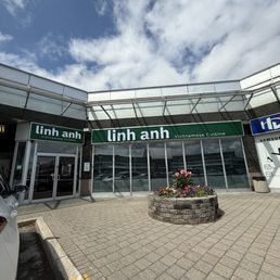 Exterior photo of Linh Anh - Richmond Hill, Ontario Exterior photo of Linh Anh - Richmond Hill, Ontario
