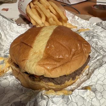 Halo Burger - Fast Food Near Me - Walled Lake, Michigan