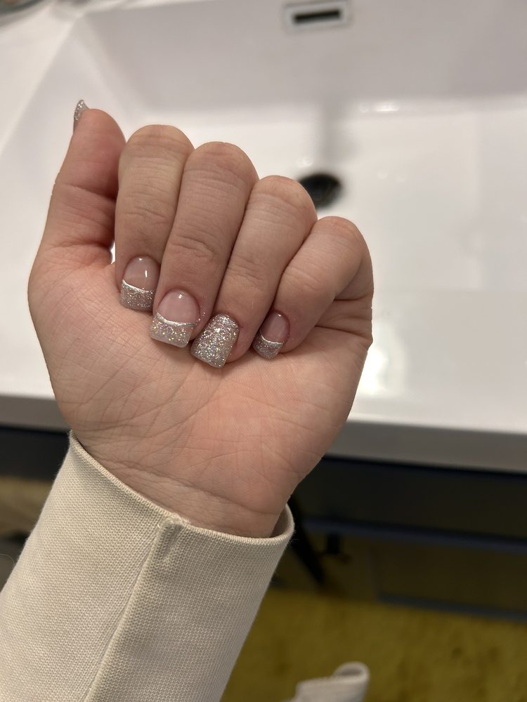 DA VI NAILS Updated April 2024 13 Reviews 1695 Coffeen Ave