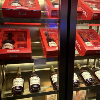 M House Wine & Spirits - Venues & Event Spaces Near Me - Chicago, Illinois M House Wine & Spirits - Venues & Event Spaces Near Me - Chicago, Illinois