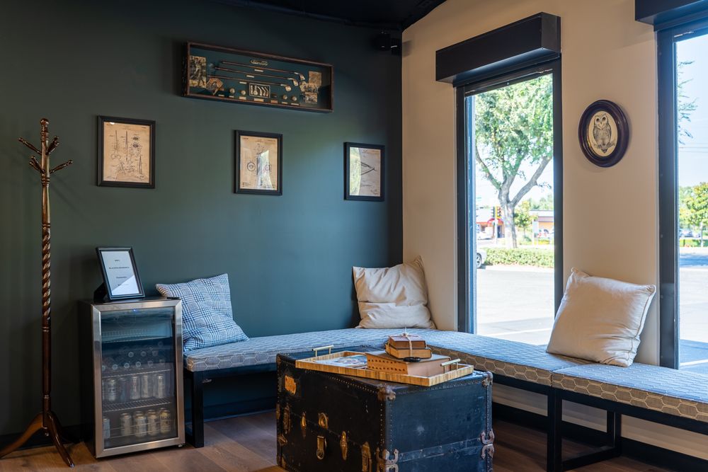 Black Owl Barber Logo