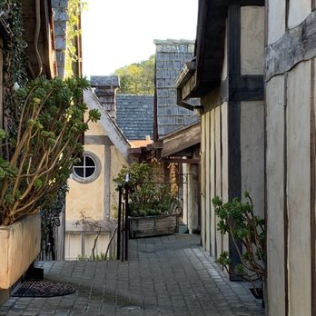Carmel Food Tours - One of many alleys - Food Tours Near Me Carmel Food Tours - One of many alleys - Food Tours Near Me