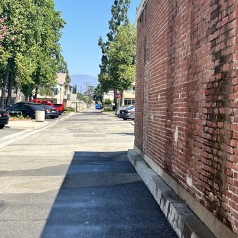 Owens Italiano - Walkway towards the back parking spot - Italian Near Me - Chino, California Owens Italiano - Walkway towards the back parking spot - Italian Near Me - Chino, California