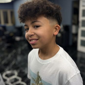 Upper Barbershop - Médium skin fade - Barbers Near Me - Falls Church, Virginia Upper Barbershop - Médium skin fade - Barbers Near Me - Falls Church, Virginia
