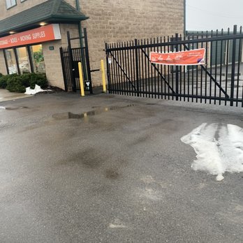 Public Storage - Door doesn't open and no one inside, no one answers the phone. - Self Storage Near Me - Lancaster, New York
