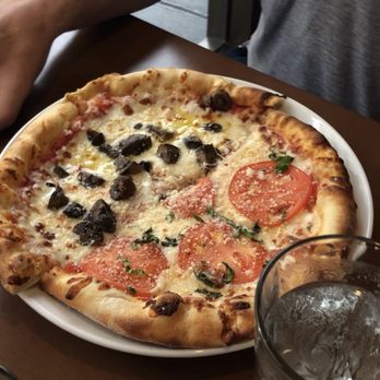 Alimentari - They split the pizzas for us, half each. - Italian Near Me - Chattanooga, Tennessee