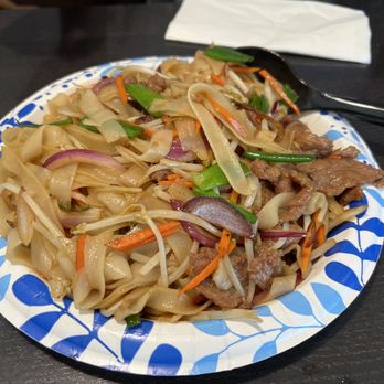 Red Chilli - 62. Beef Chow Fun - Chinese Near Me - Redlands, California Red Chilli - 62. Beef Chow Fun - Chinese Near Me - Redlands, California